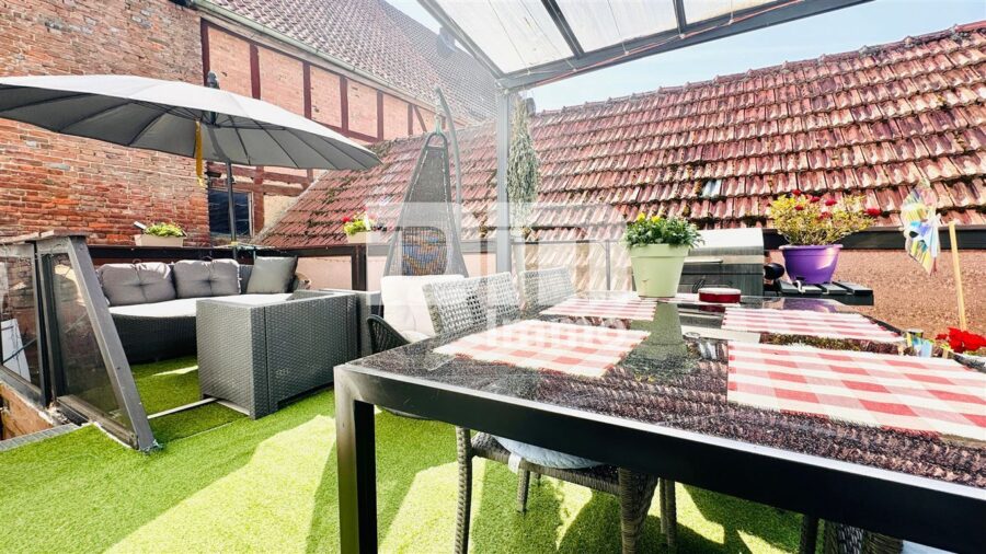 Umfangreich saniertes Fachwerkhaus mit 2 Terrassen, PV-Anlage und Nebengebäude - EG Terrasse / Überdacht